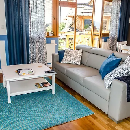 4 Seasons 아파트 코스실리스코